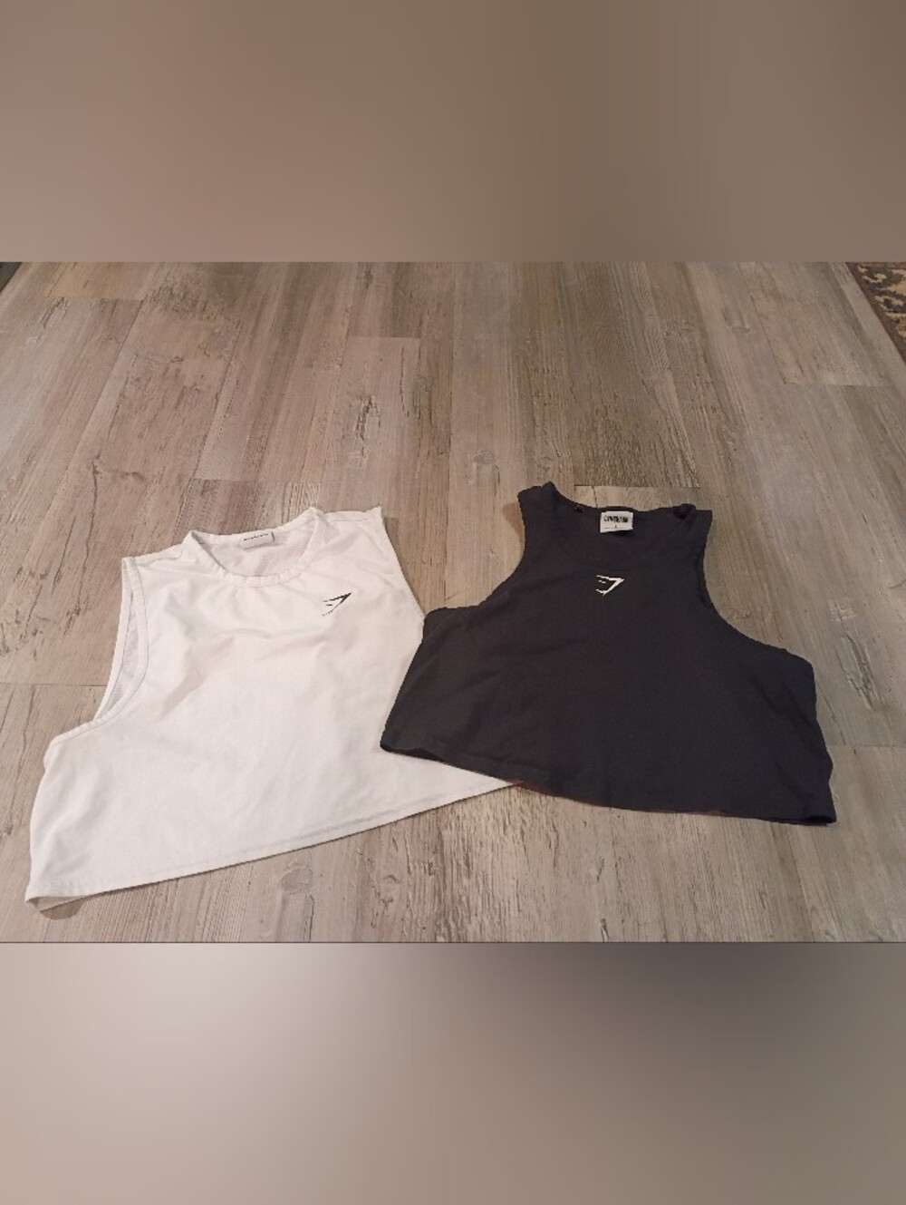 Gymshark Women’s Cropped Tank Tops - White & Black